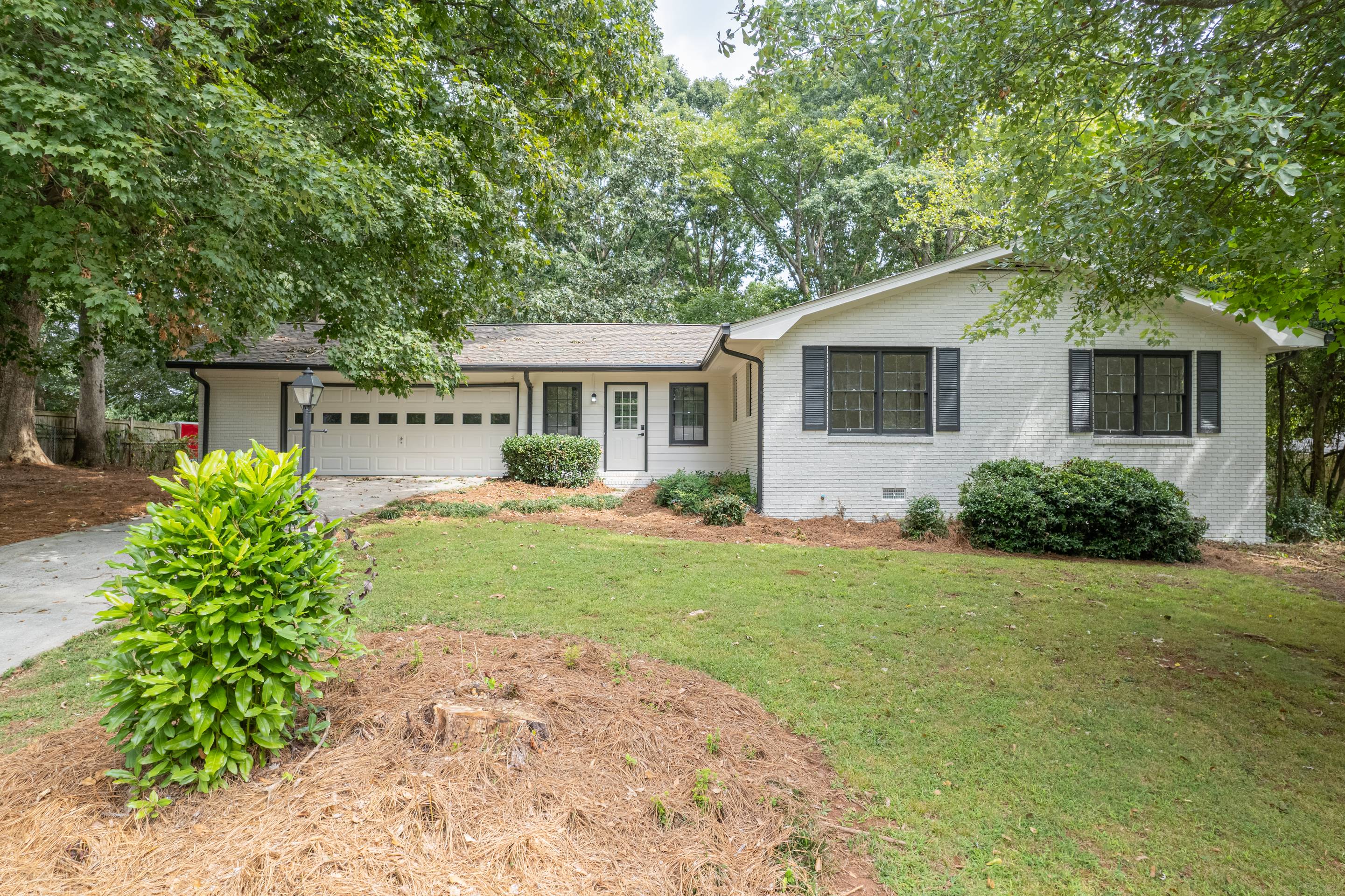 1586 Kings Road